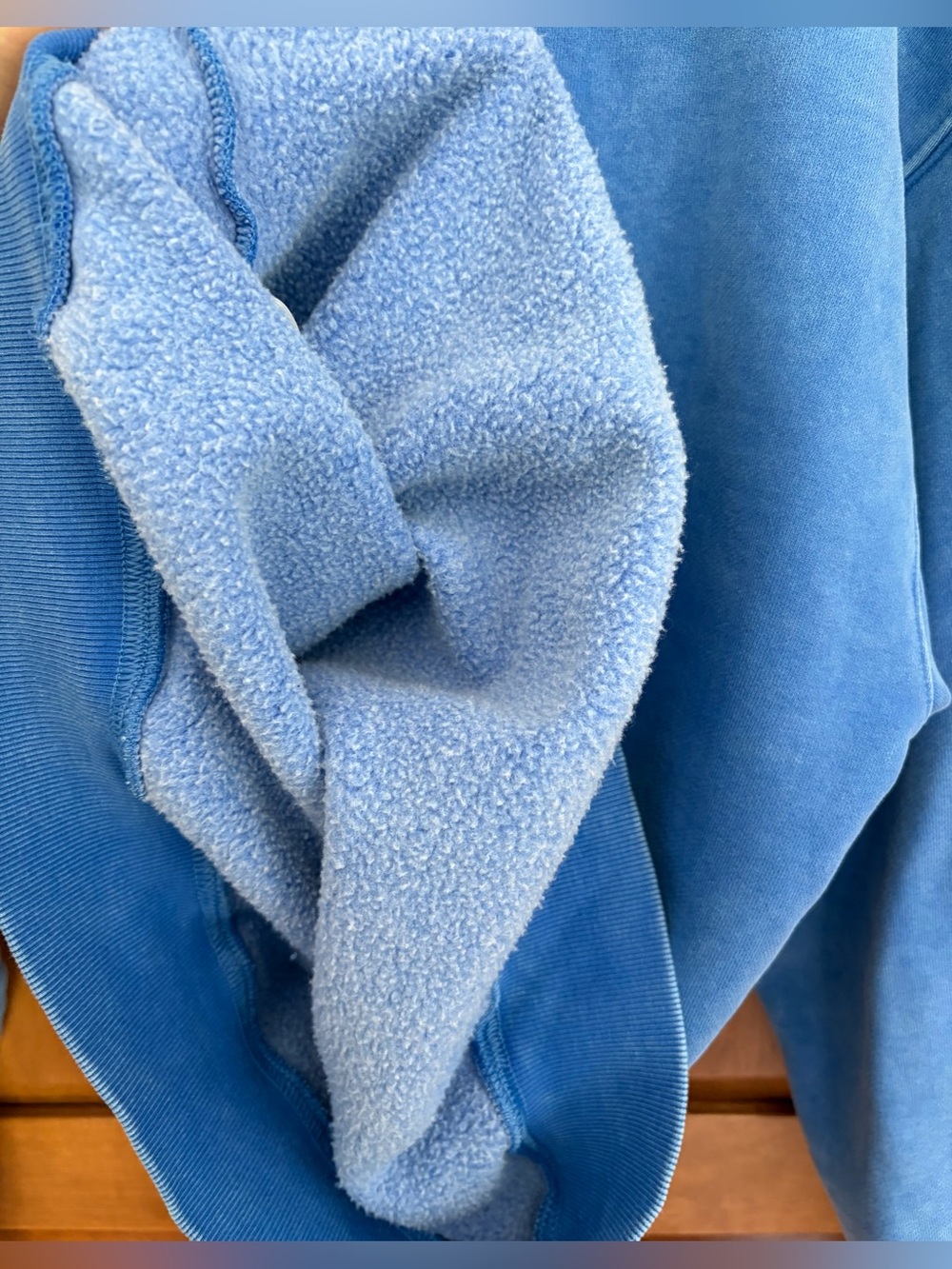 Aritzia Cozy Sweatfleece Perfect Crew Sweatshirt Sun-Faded Jazz Blue - Picture 5 of 8